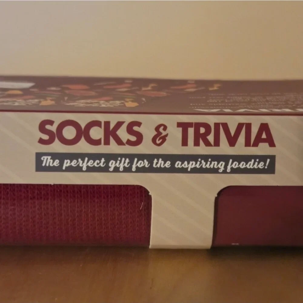 NWT Professor Puzzle Men's Foodie Socks & Trivia Card Set